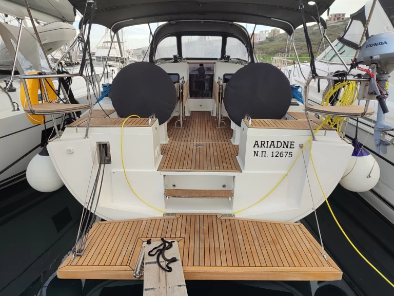 Noleggio barche Elan Impression 45.1 a Lávrio su Samboat