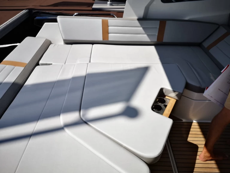 Noleggio barche Bénéteau Gran Turismo 32 a Pola su Samboat