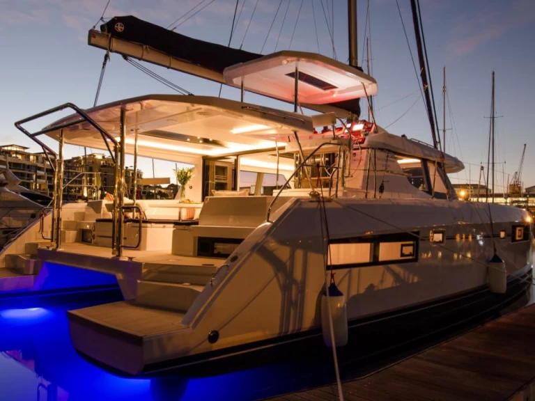 Noleggio Catamarano con o senza skipper Leopard a Procida