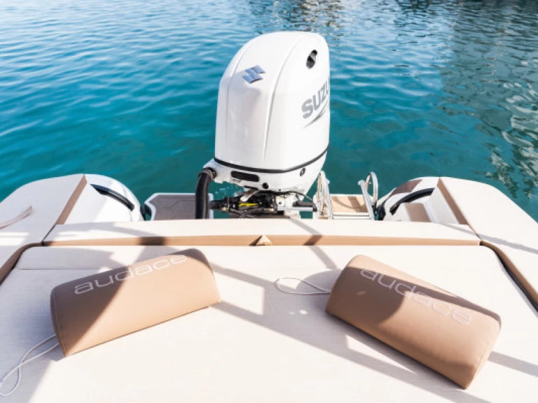 Barca a motore a noleggio a Torre Canne al miglior prezzo