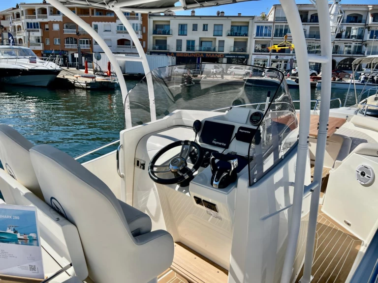 Noleggio Barca a motore White Shark con patente nautica