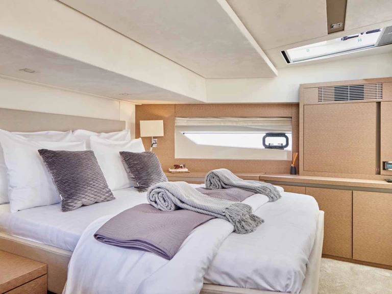 Noleggio Yacht di lusso Prestige con patente nautica