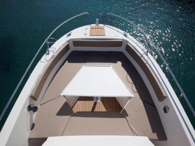 Barca a motore a noleggio a Empuriabrava al miglior prezzo