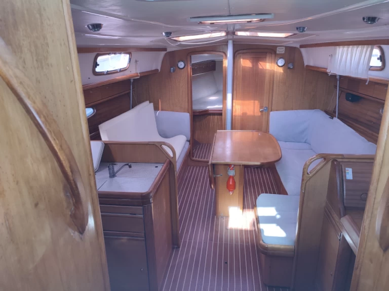 Bavaria Cruiser 37 da affittare a  Gouviá