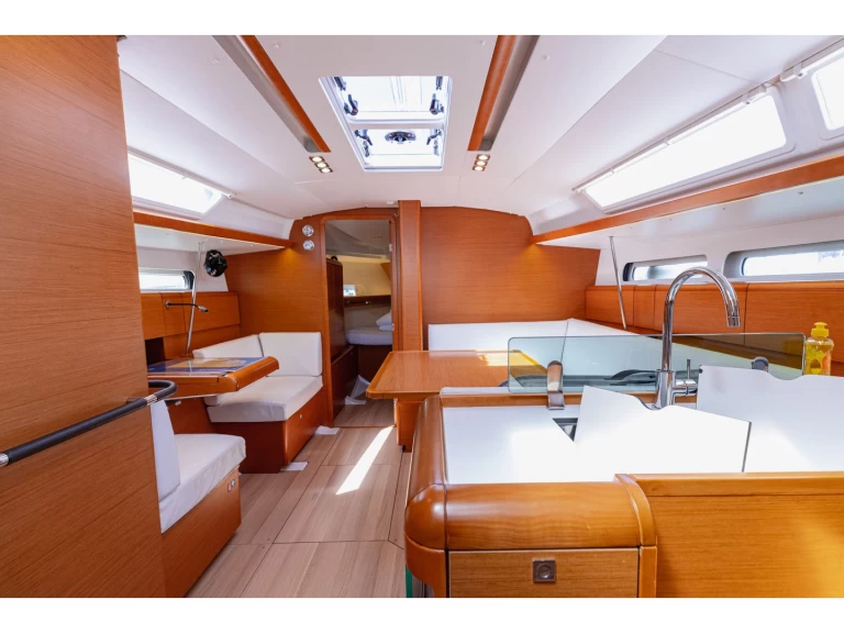 Noleggiare una Jeanneau Sun Odyssey 419 a Kaštel Gomilica