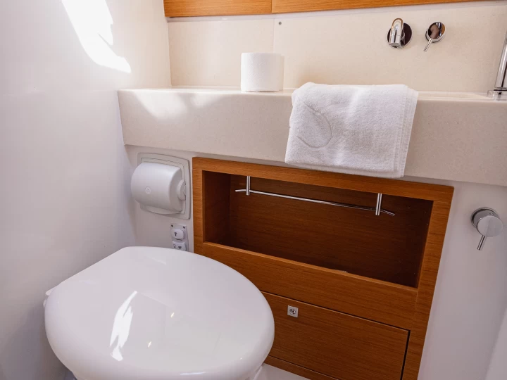 Noleggiare una Dufour Dufour 470 owner layout a Kaštel Gomilica