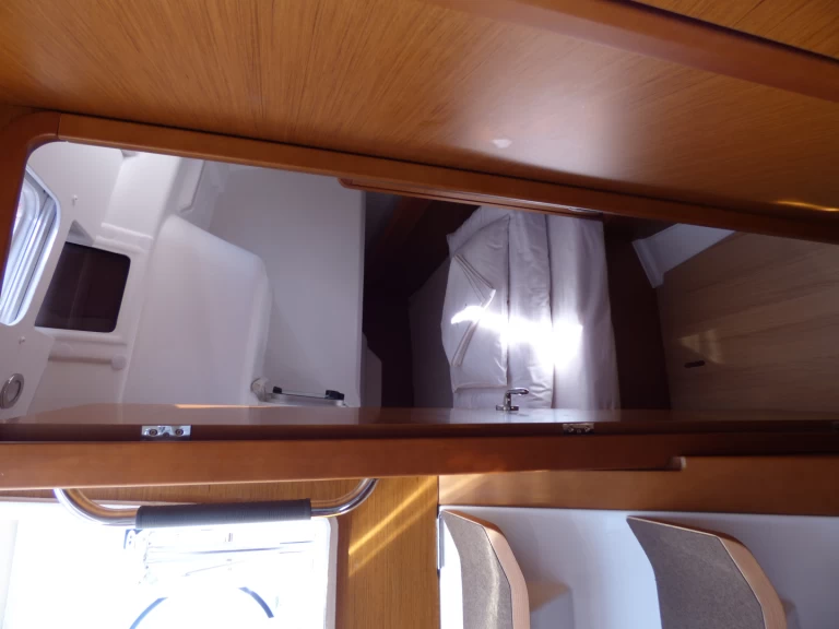 Noleggio Barca a vela Jeanneau con patente nautica