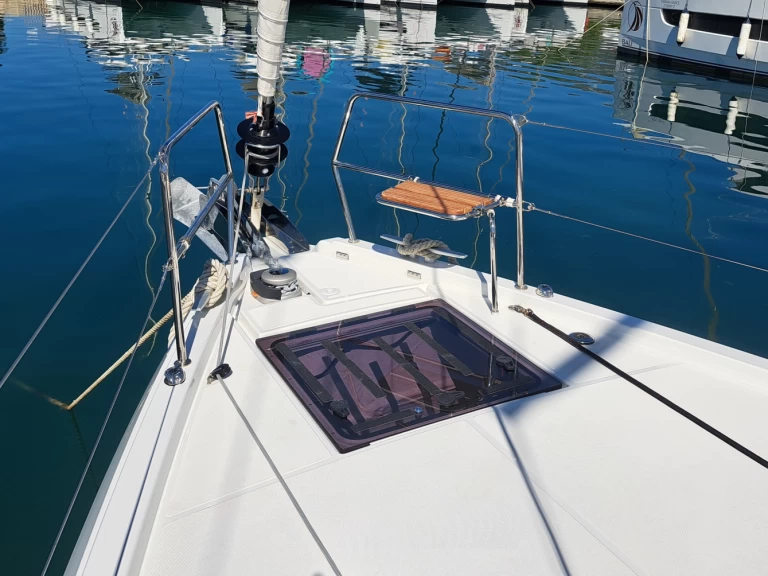Noleggio Barca a vela Jeanneau con patente nautica