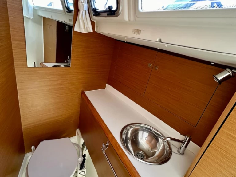 Jeanneau Sun Odyssey 419 da affittare a  Sukošan