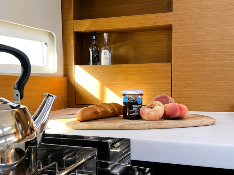 Noleggiare una Jeanneau Sun Odyssey 410 a Álimos