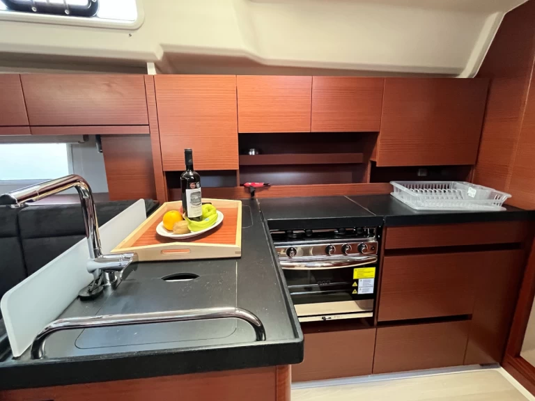Noleggiare una Hanse Hanse 458 a Lávrio