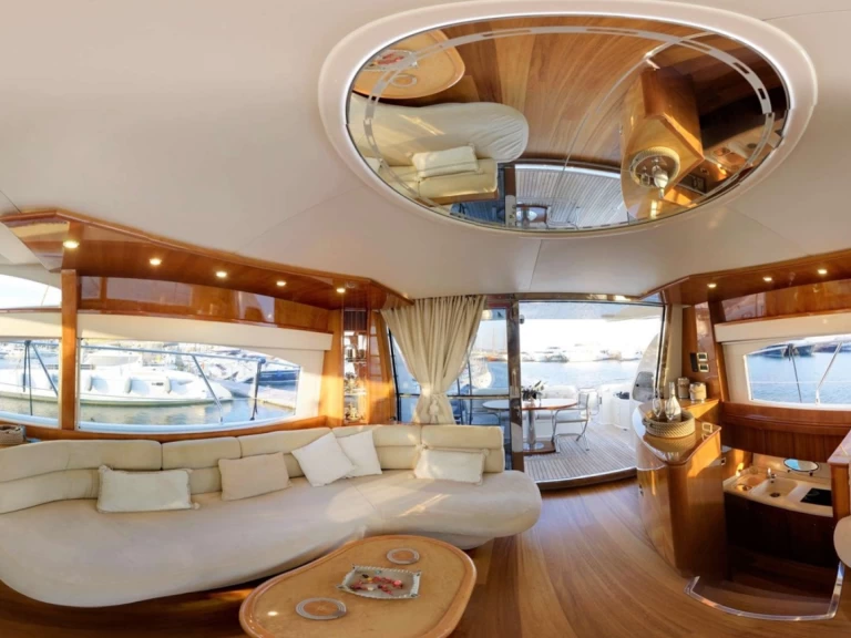 Noleggio Barca a motore Azimut con patente nautica