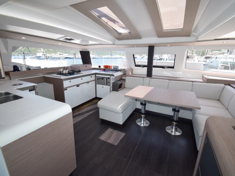 Noleggio Catamarano Fountaine Pajot con patente nautica