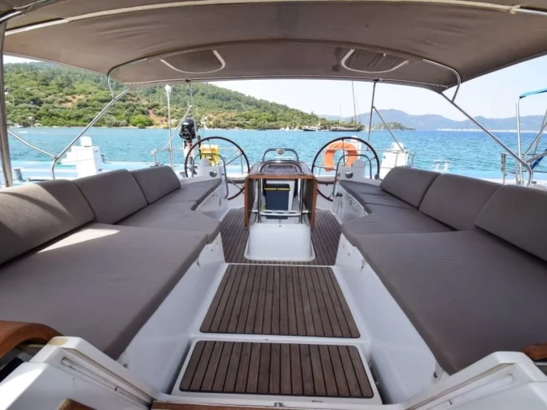 Noleggio Barca a vela Jeanneau con patente nautica