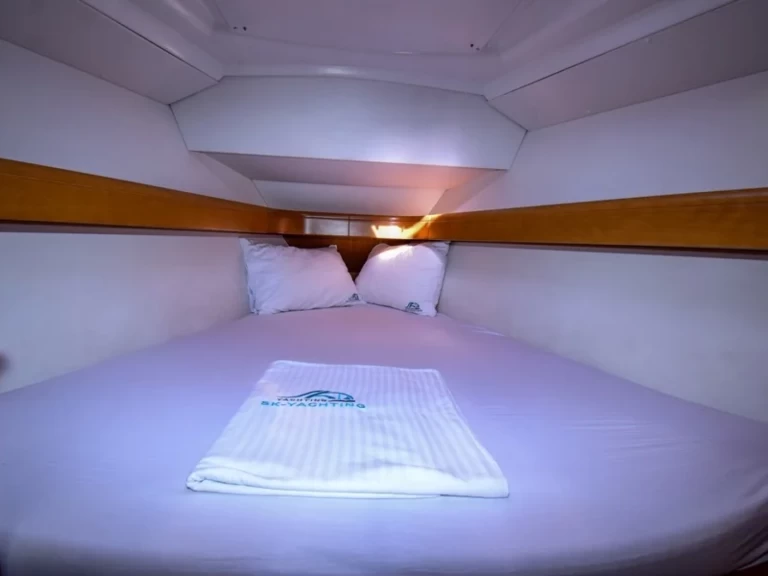 Noleggio Barca a vela Jeanneau con patente nautica