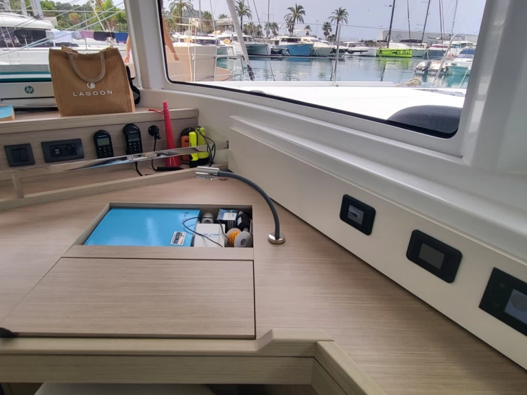 Noleggio Catamarano Lagoon con patente nautica