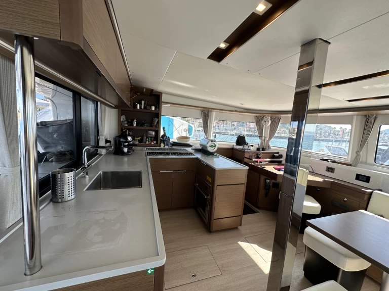 Noleggio Catamarano con o senza skipper Lagoon a Golfo Aranci