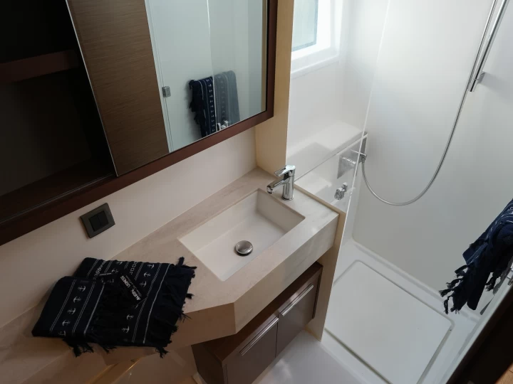 Noleggiare una Lagoon Lagoon 46 a Salerno