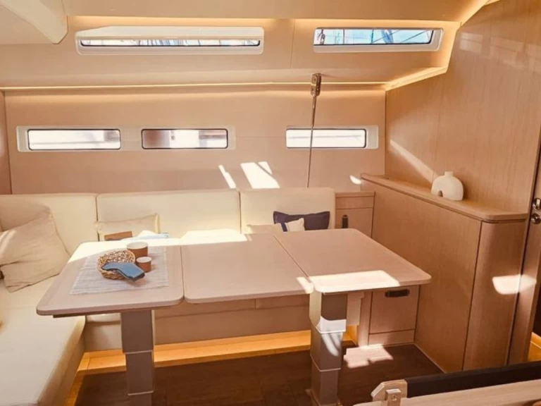 Noleggiare una Jeanneau Jeanneau 55 a Salerno