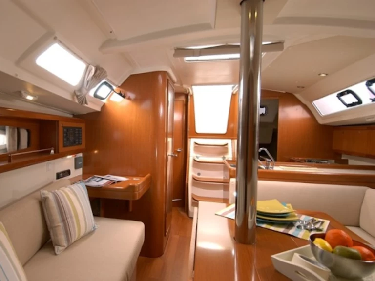 Noleggio Barca a vela Bénéteau con patente nautica