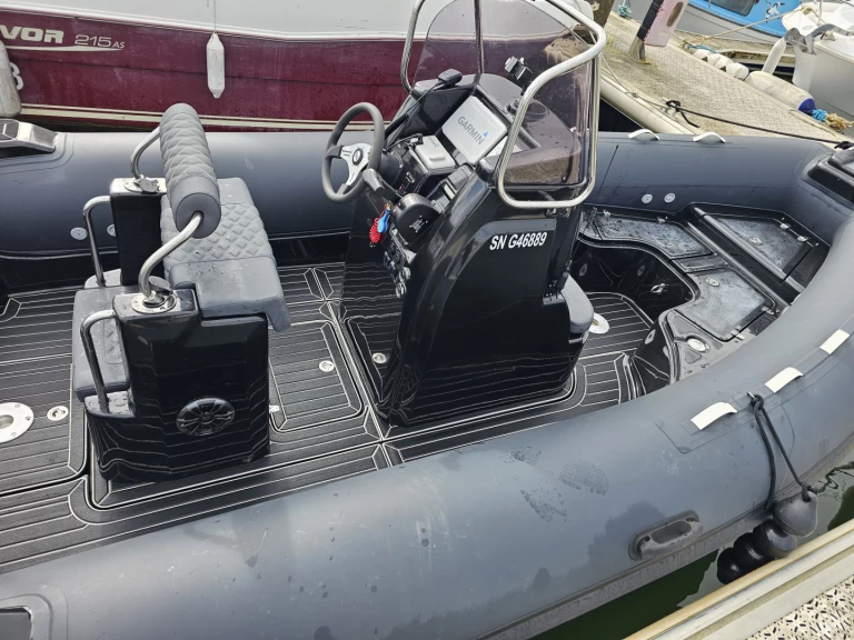 3D Tender Lux 655 da affittare a  Port de la Turbale