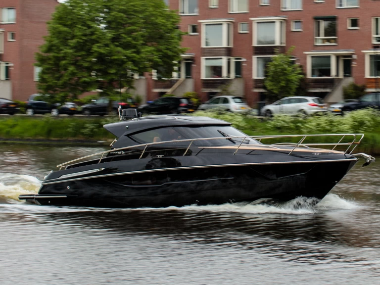 Barca a motore a noleggio a Sukošan al miglior prezzo