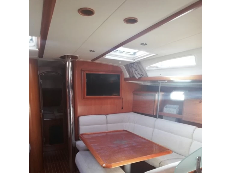 Noleggiare una Jeanneau Sun Odyssey 43 a Álimos