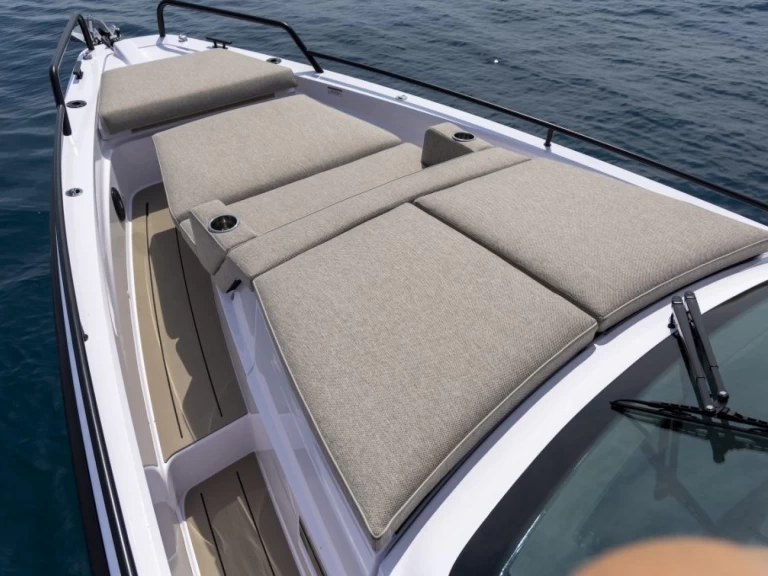 Noleggiare una Axopar Axopar 37 Mediteranna a Kalo Livadi