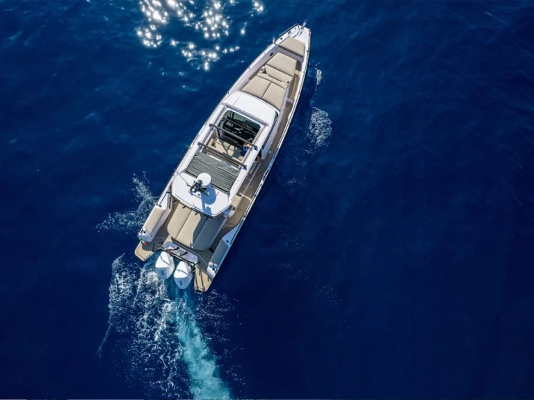 Noleggio barche Kalo Livadi economico Axopar 37 Mediteranna