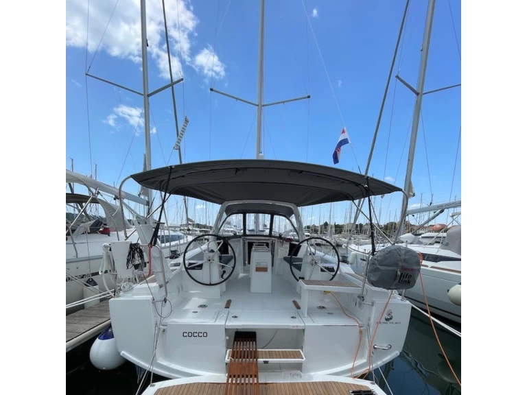 Noleggio barche Bénéteau Oceanis 38.1 a Sebenico su Samboat