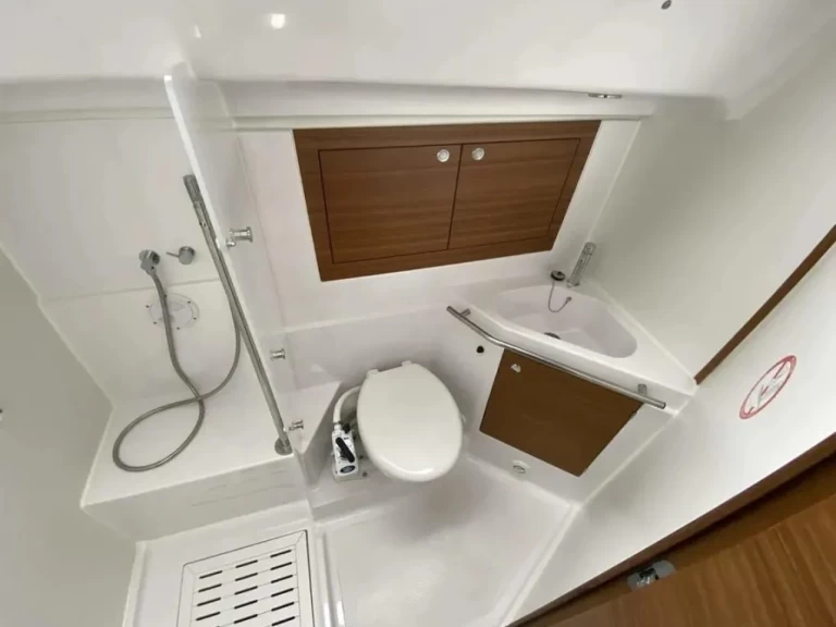 Elan Impression 45.1 da affittare a  Sebenico