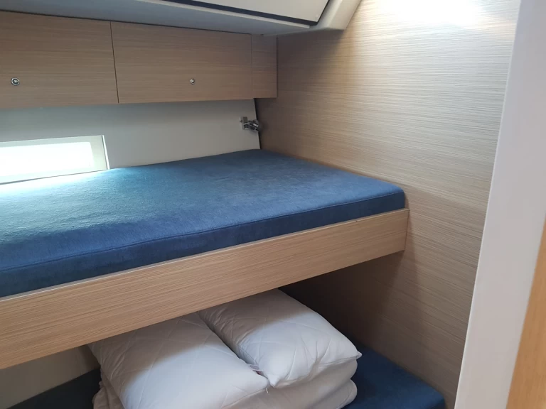 Noleggiare una D&D Yacht D&D Kufner 54 (AC+Gen+Solar) a Punat