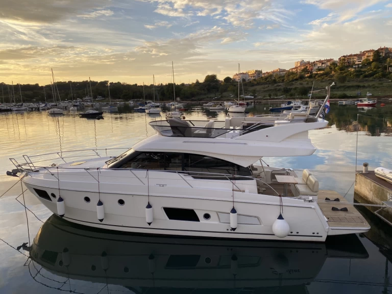 Noleggio Barca a motore Bavaria con patente nautica