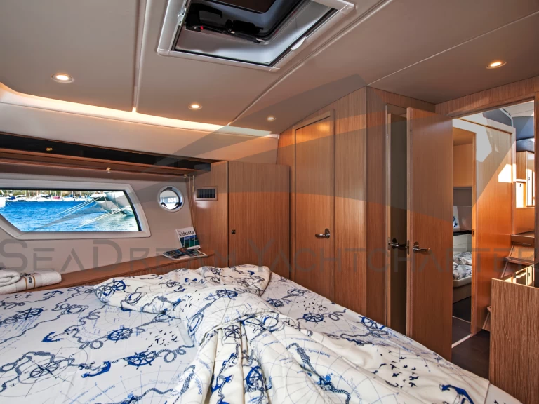 Barca a motore a noleggio a Sukošan al miglior prezzo