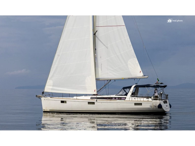 Noleggiare una Bénéteau Oceanis 48 a Puntone