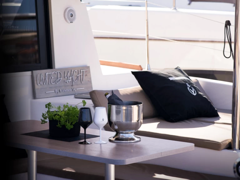 Noleggio Catamarano Aventura con patente nautica