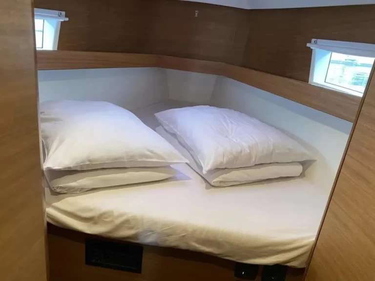 Noleggio barche Elan Impression 45.1 a Sebenico su Samboat