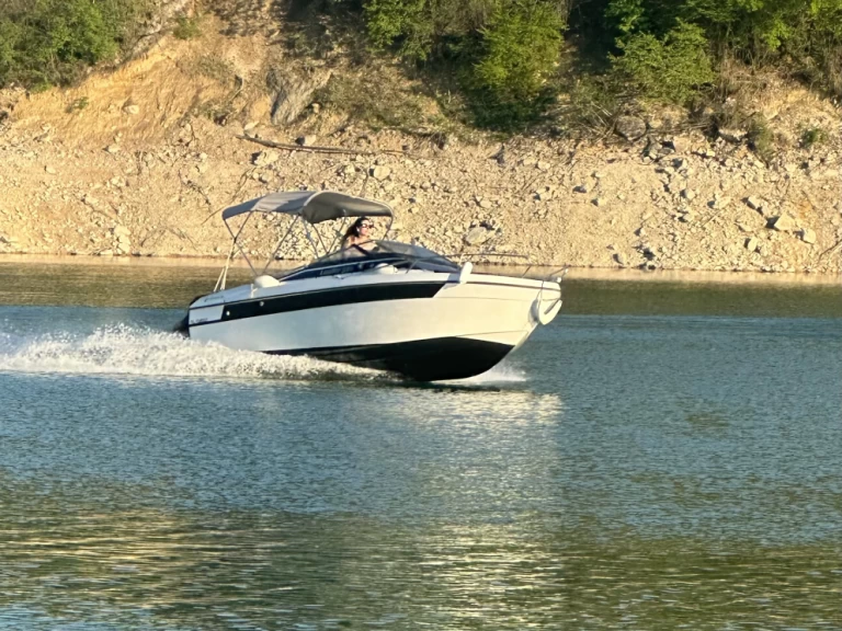 Noleggio Barca a motore con o senza skipper Jeanneau a La Tour-du-Meix