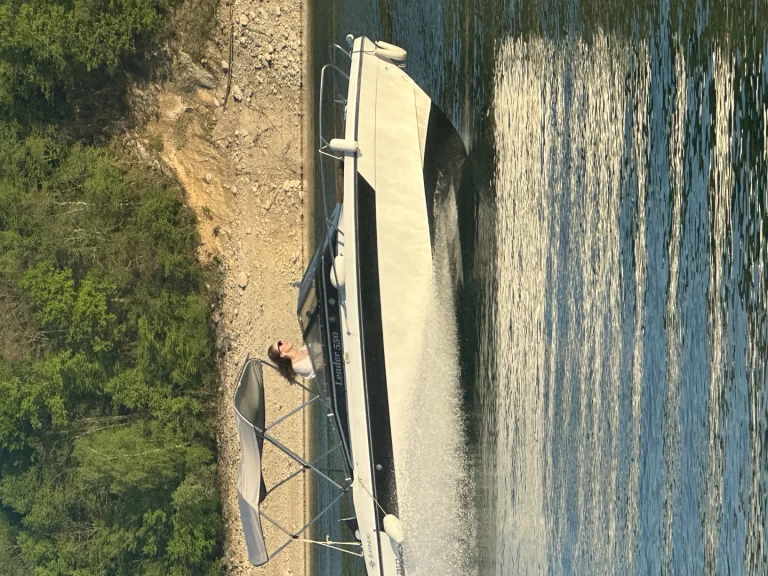 Barca a motore a noleggio a La Tour-du-Meix al miglior prezzo