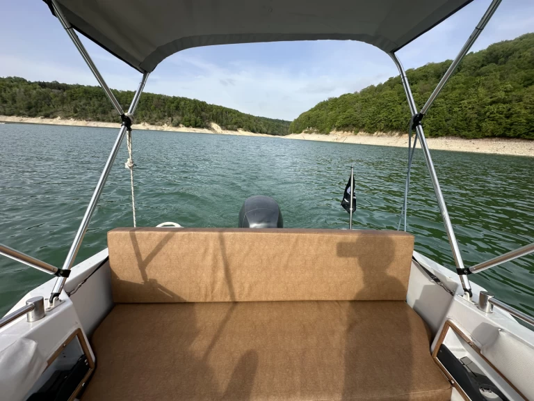 Jeanneau Leader 550 da affittare a  La Tour-du-Meix