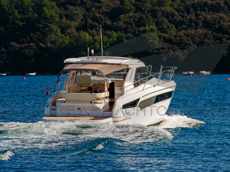 Noleggiare una Bavaria Bavaria S40 HT a Sukošan