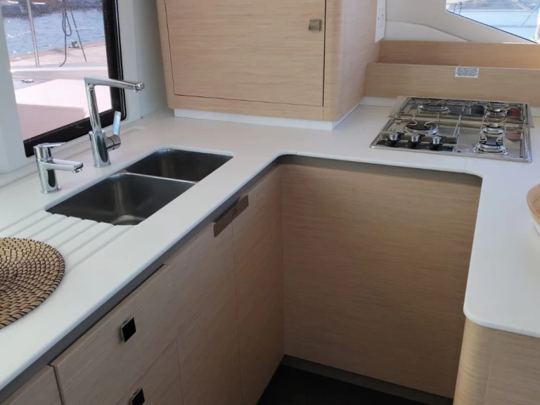 Noleggio Catamarano Fountaine Pajot con patente nautica