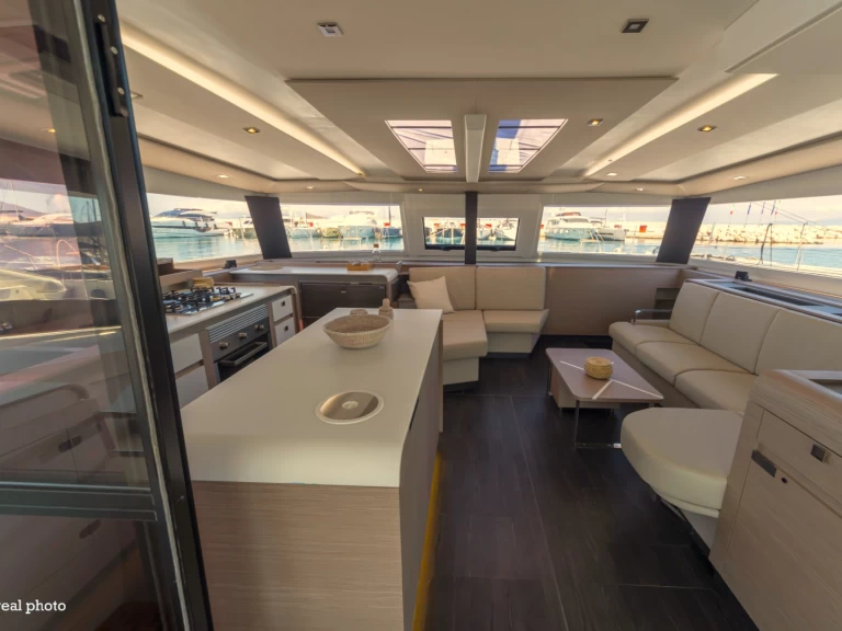 Noleggio Catamarano a Cannigione – Fountaine Pajot Aura 51