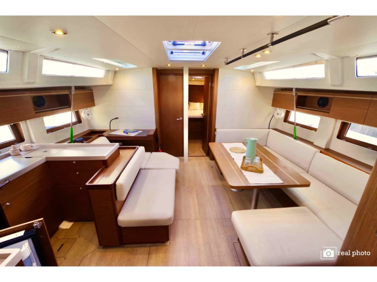 Noleggiare una Bénéteau Oceanis 51.1 a Castellammare di Stabia