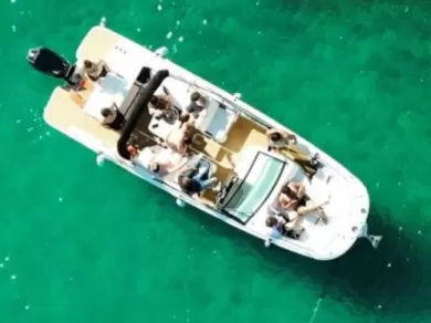 Barca a motore a noleggio a Saint-Raphaël al miglior prezzo