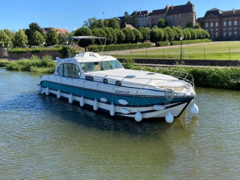 Noleggio Houseboat Estivale con patente nautica