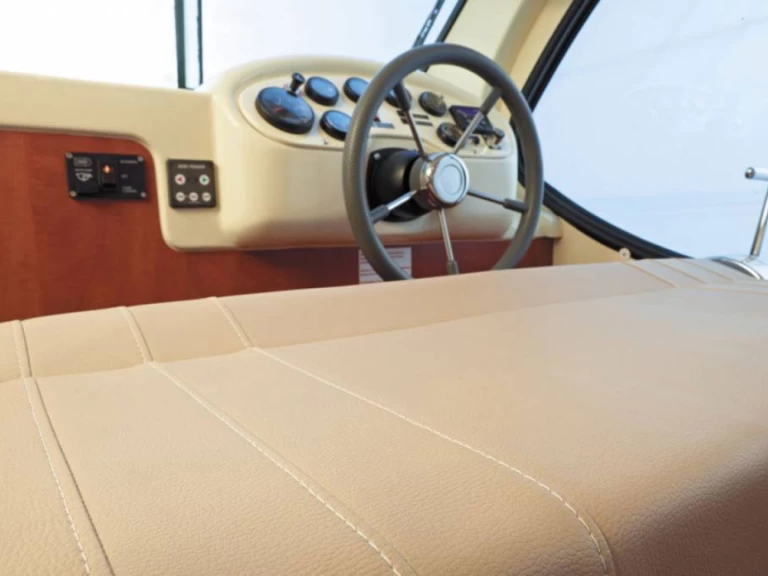 Noleggio Houseboat Estivale con patente nautica