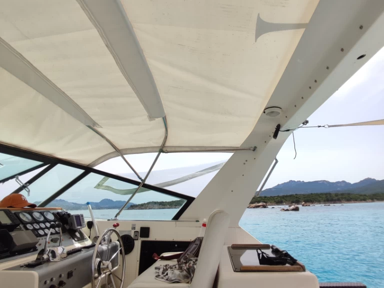 Noleggio Barca a motore Tiara con patente nautica