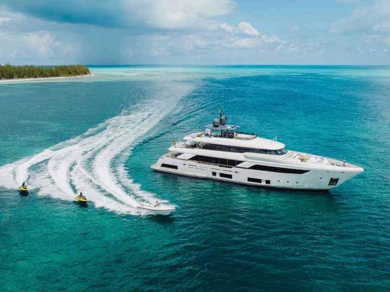 Noleggio Yacht di lusso con o senza skipper Custom Line a Fort Lauderdale