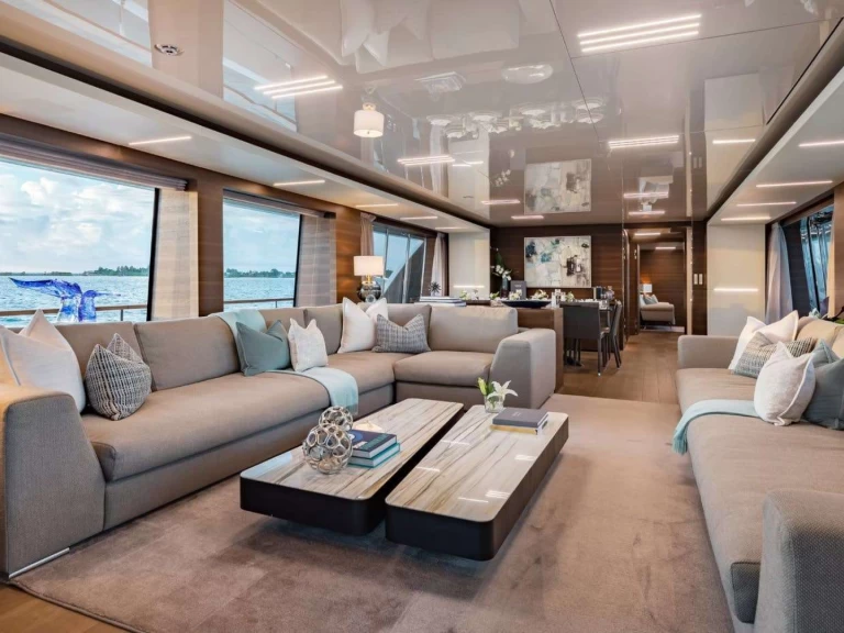 Noleggio Yacht di lusso Custom Line con patente nautica